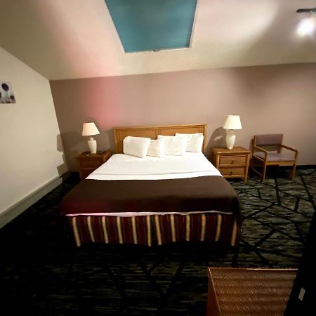 Woodland Inn & Suites Medford Exteriör bild