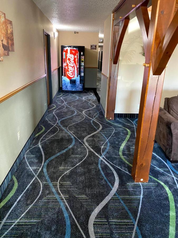 Woodland Inn & Suites Medford Exteriör bild
