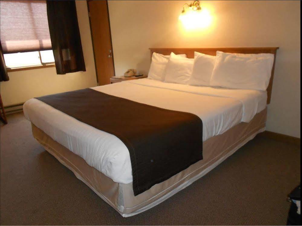 Woodland Inn & Suites Medford Exteriör bild